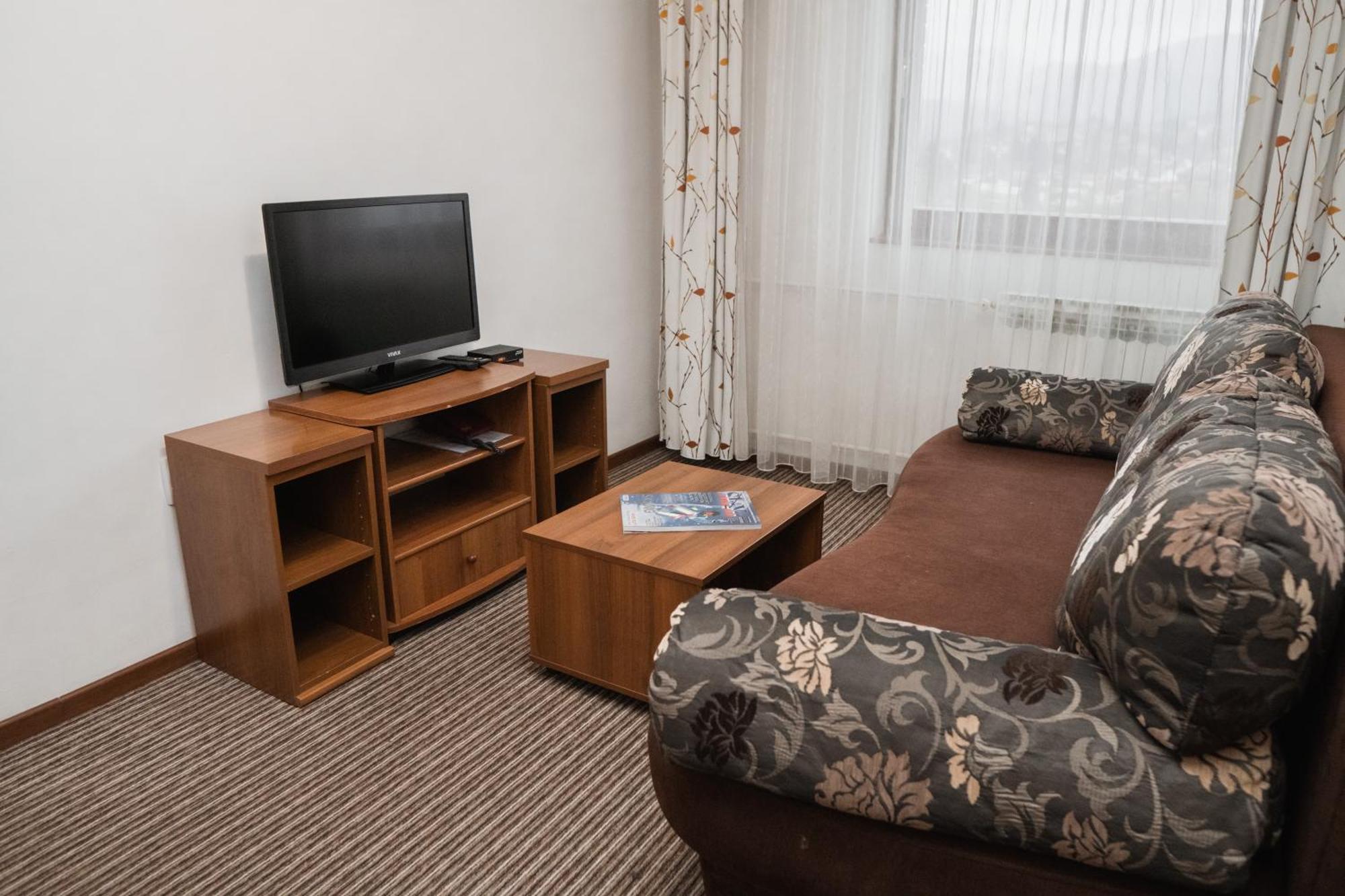 Hotel Damis Pale Exterior photo
